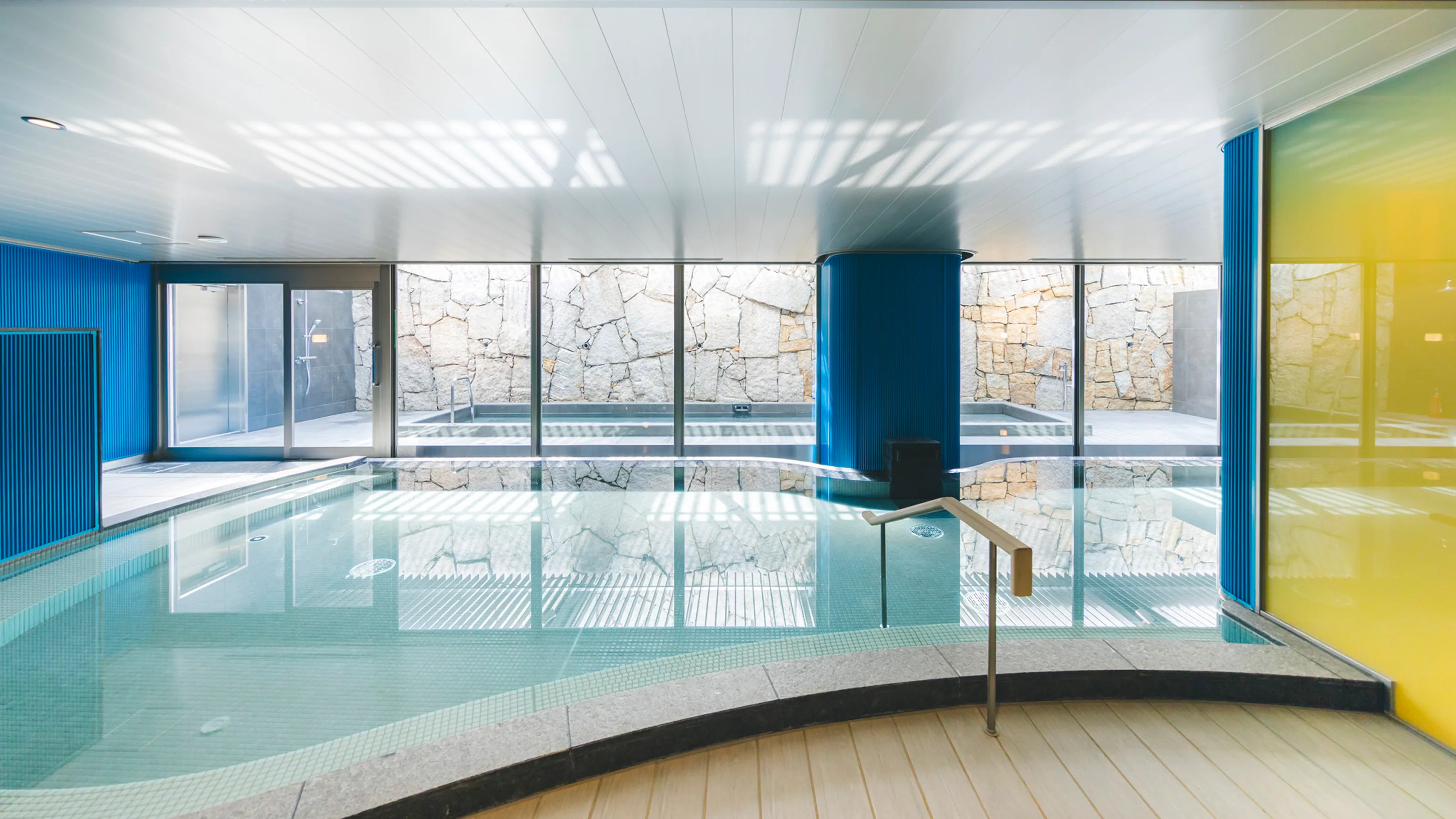 ラグジュアリーバス